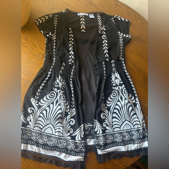 tara ryan Tops - Black and White Women's Blouse